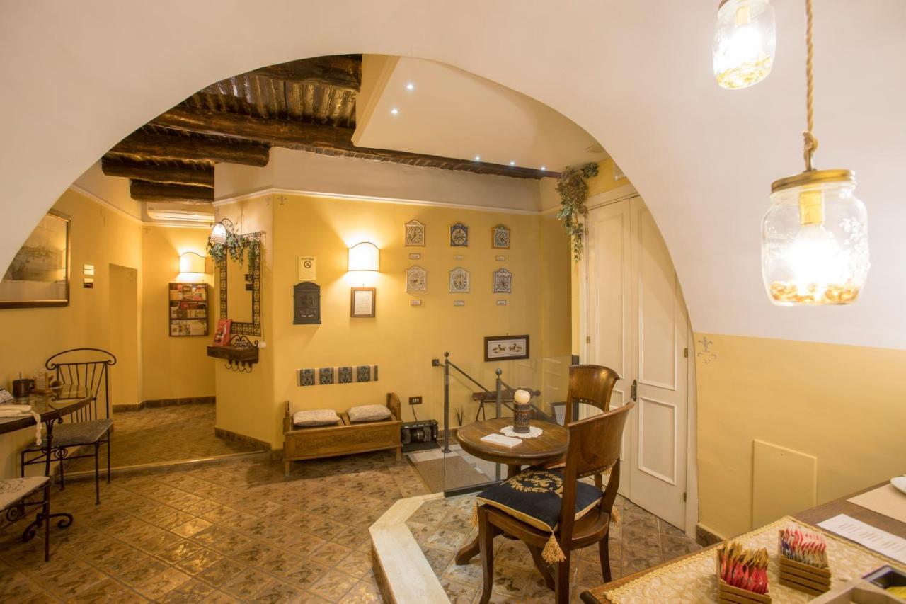 B&B L'Alloggio Dei Vassalli Napoli Bagian luar foto