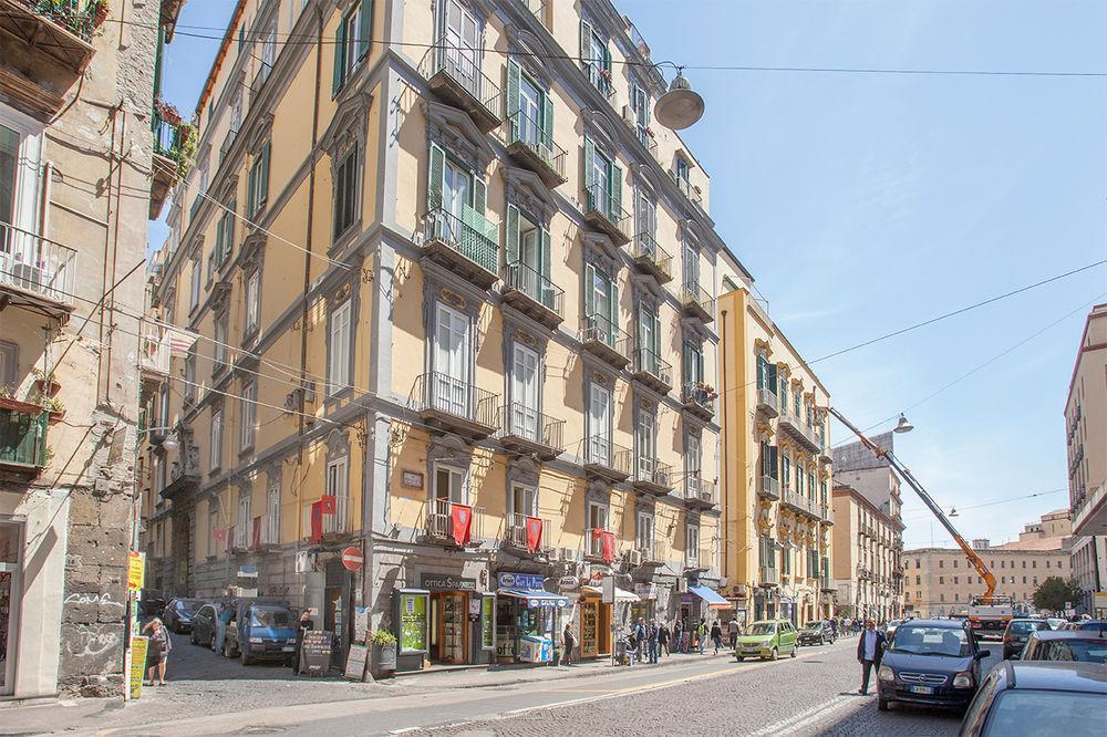 B&B L'Alloggio Dei Vassalli Napoli Bagian luar foto