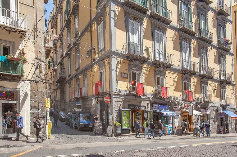 B&B L'Alloggio Dei Vassalli Napoli Bagian luar foto