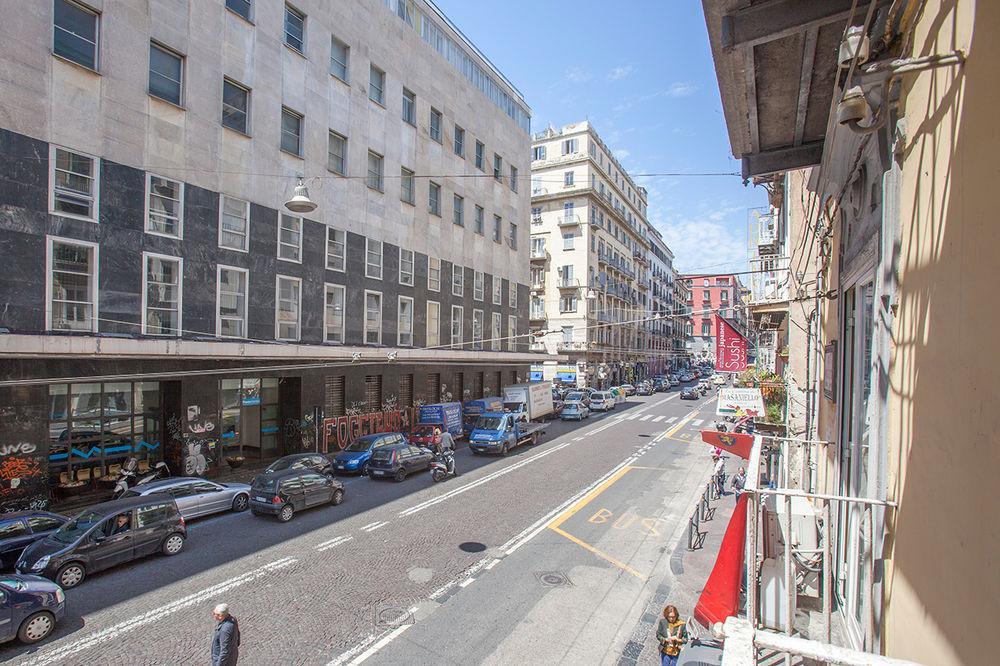 B&B L'Alloggio Dei Vassalli Napoli Bagian luar foto