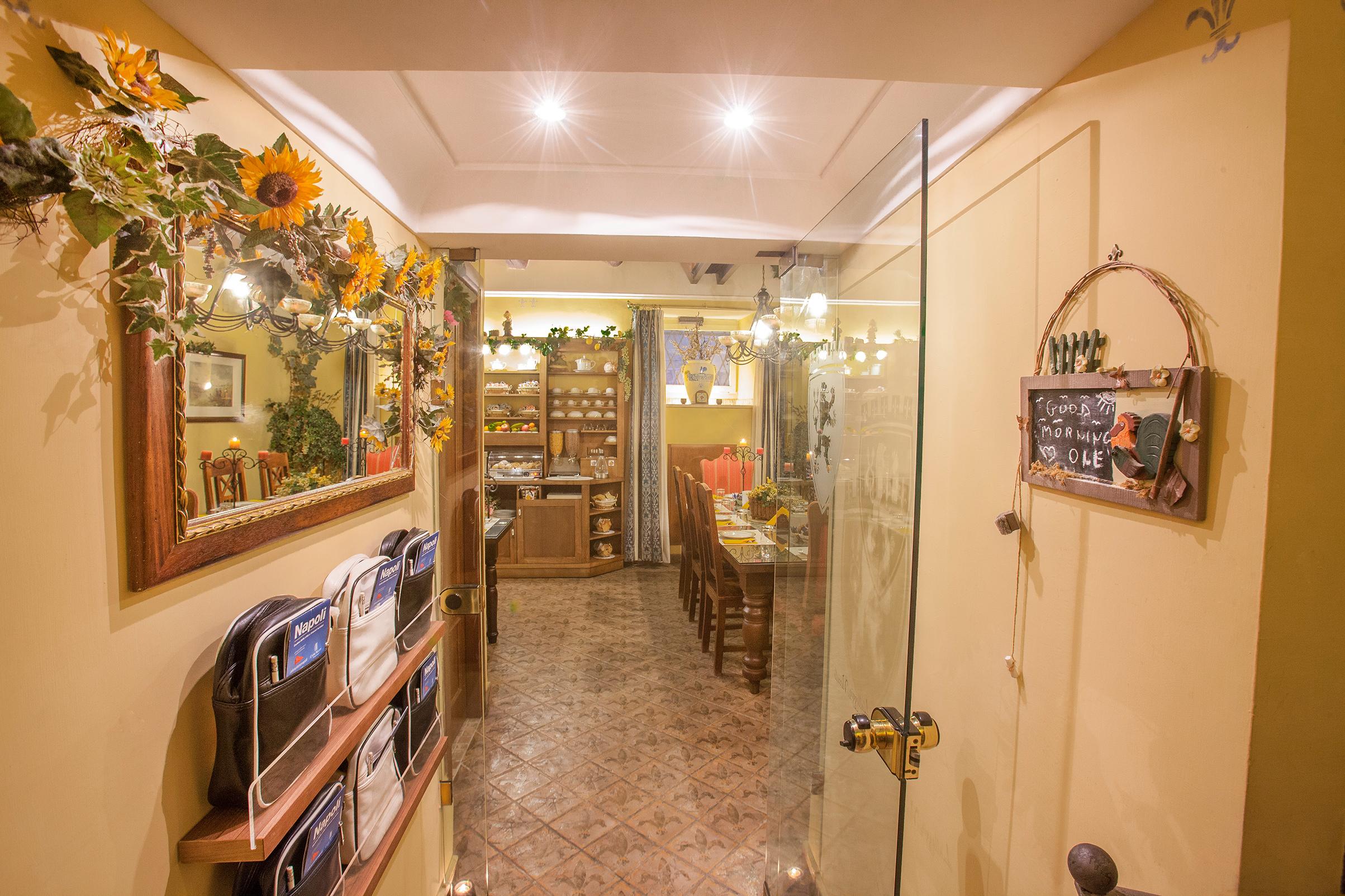 B&B L'Alloggio Dei Vassalli Napoli Bagian luar foto