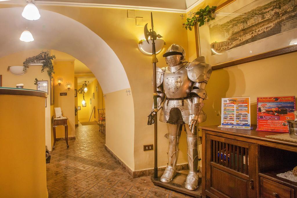 B&B L'Alloggio Dei Vassalli Napoli Bagian luar foto