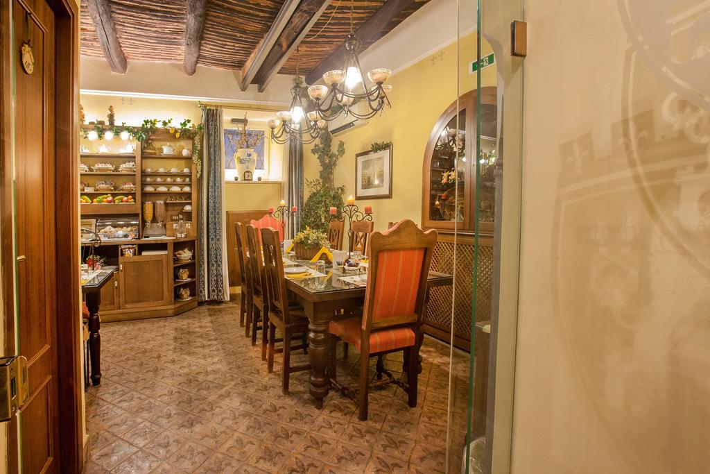 B&B L'Alloggio Dei Vassalli Napoli Bagian luar foto