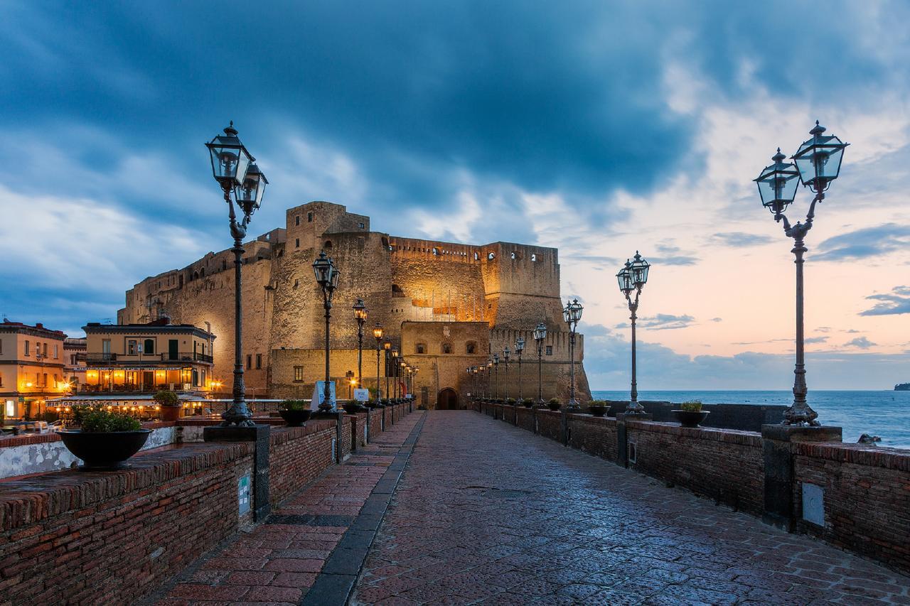 B&B L'Alloggio Dei Vassalli Napoli Bagian luar foto