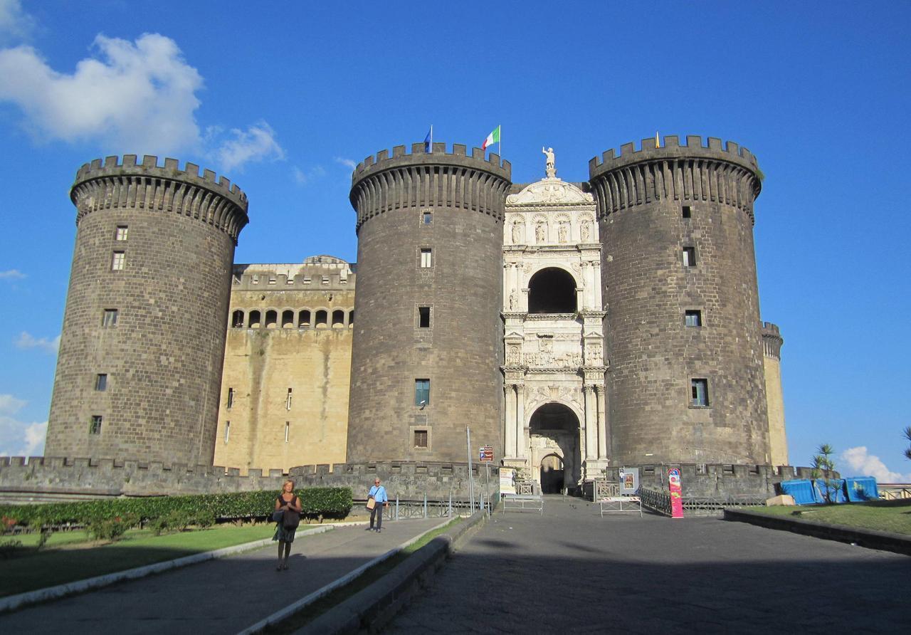 B&B L'Alloggio Dei Vassalli Napoli Bagian luar foto