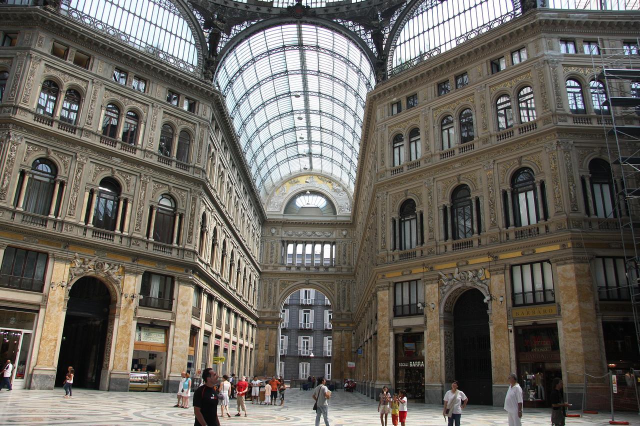 B&B L'Alloggio Dei Vassalli Napoli Bagian luar foto